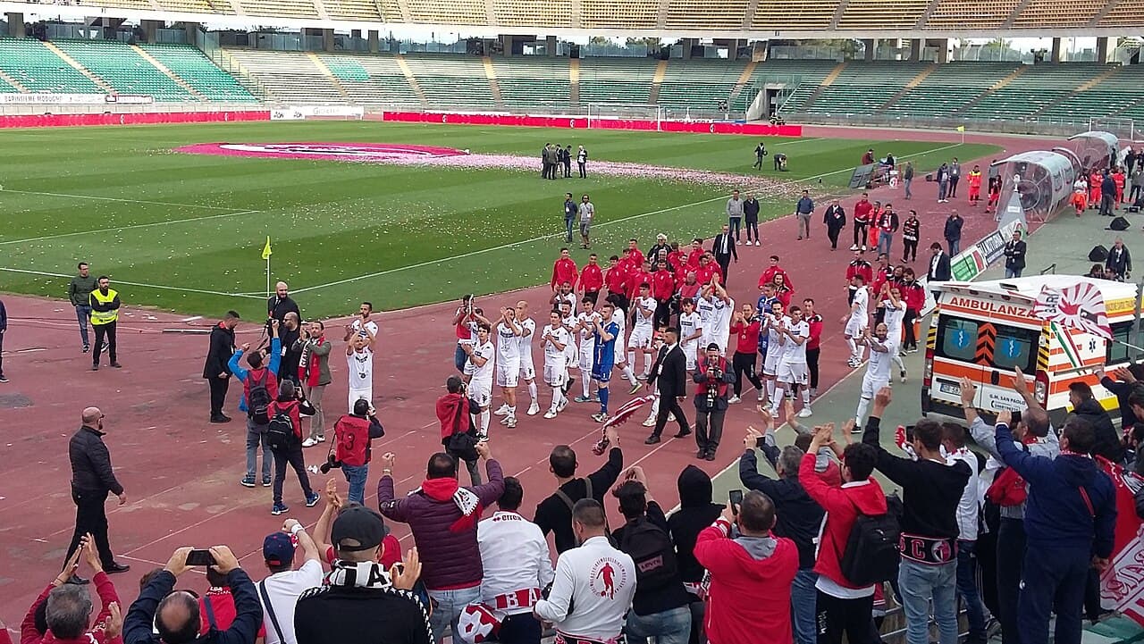 Tifosi del Bari in festa