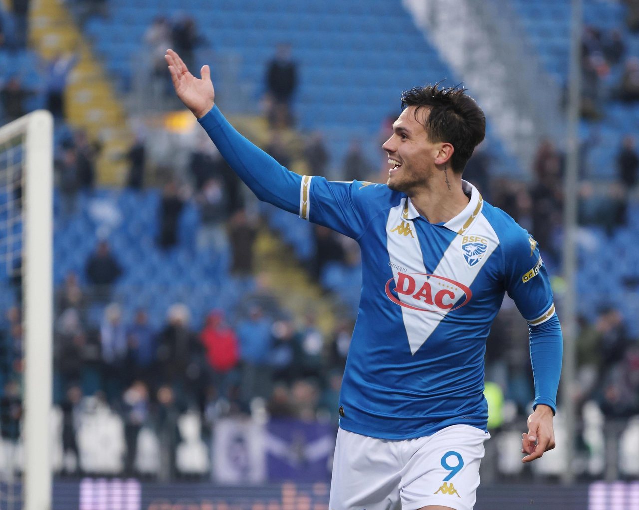 Flavio Bianchi esulta dopo un gol