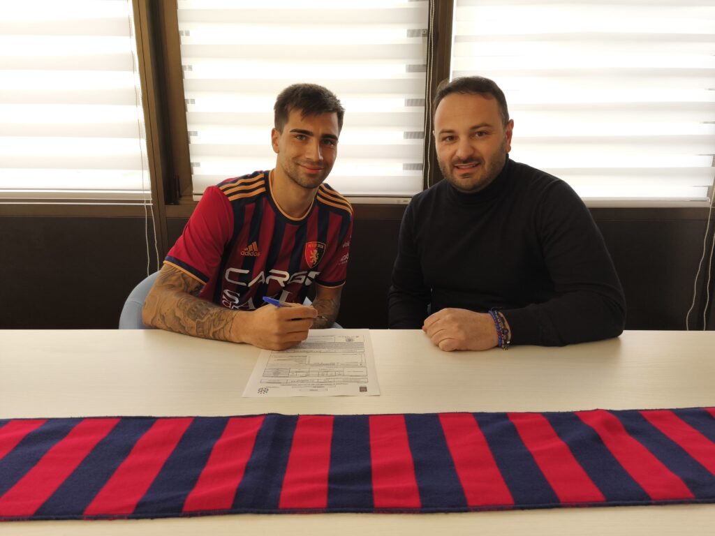 Luca Petrungaro firma il contratto con il Potenza