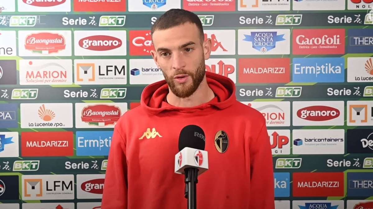 Vicari con la maglia del Bari